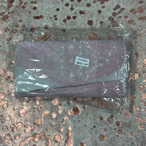 New in package fushia and gold wallet - Picture 4 of 4